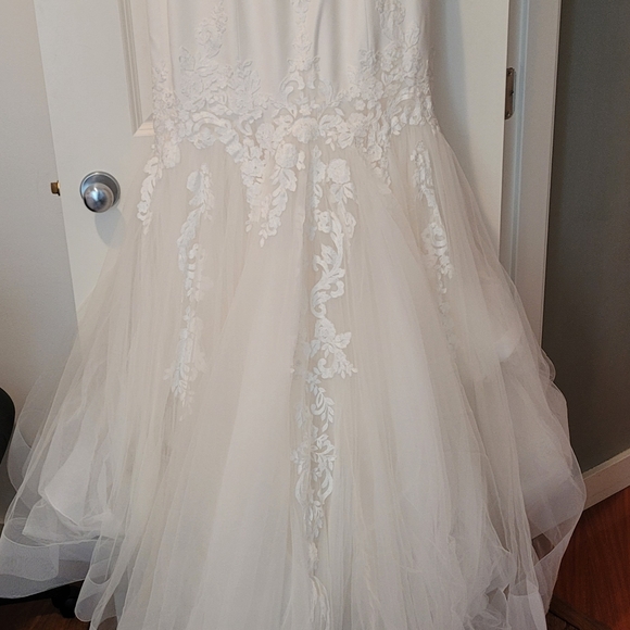 Wedding Dress - Picture 2 of 13